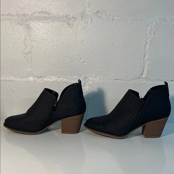 Cloudwalkers Black Faux Crocodile Ankle Boots Trina 9.5W - Picture 3 of 7